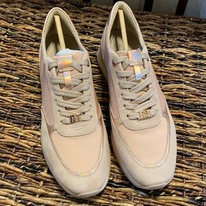 🎉50% OFF🎉 NWOT Naturalizer Lotus Low Sneaker Women’s Size 9 in Rose Gold